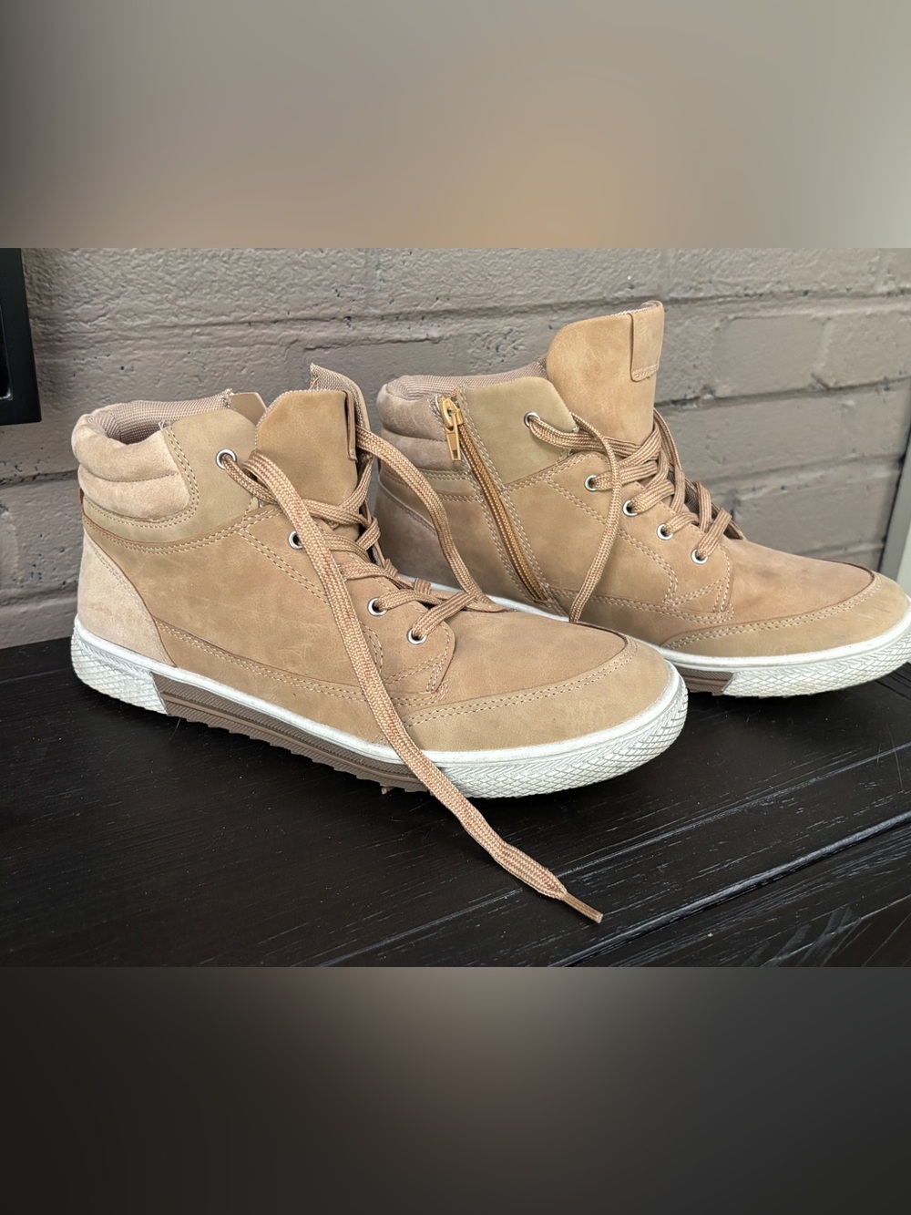 Steve Madden tan lace up boots 7